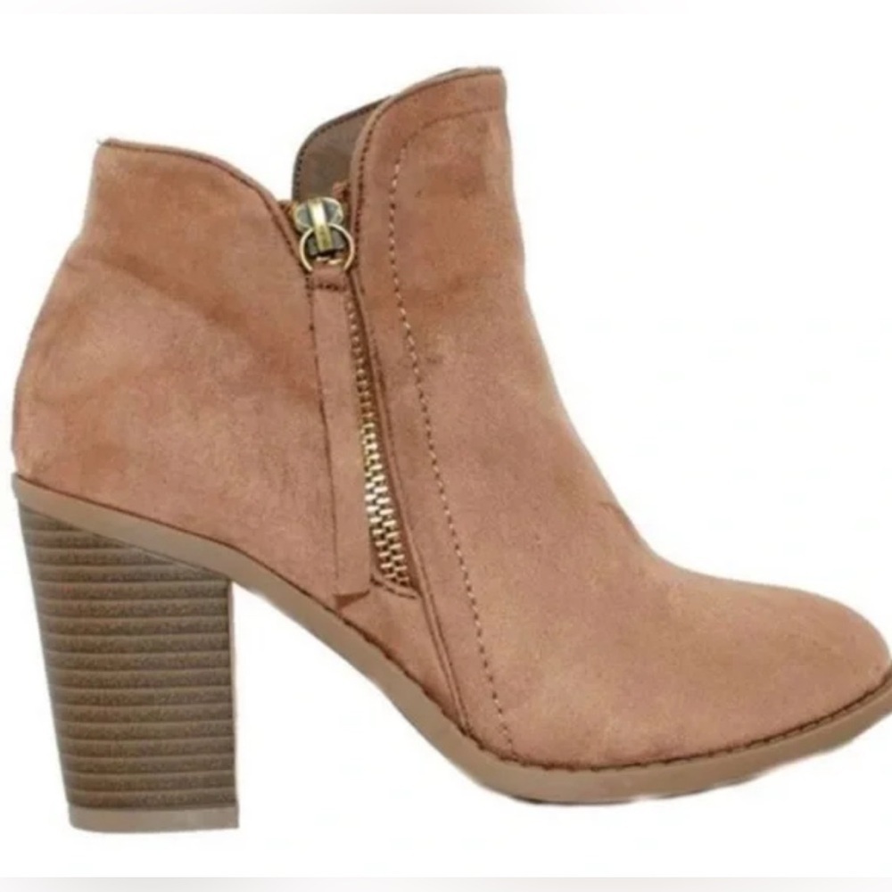 Trends Up Collection Tan Suede Ankle Boots.  Sz 8